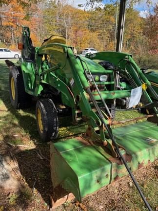 2007 John Deere 3320 Equipment Image0