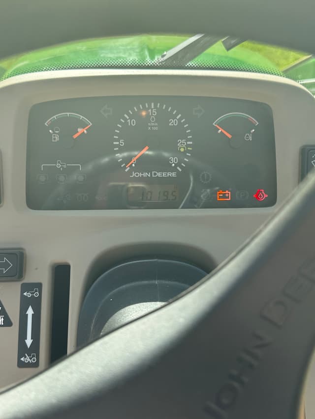 Image of John Deere 3320 equipment image 3