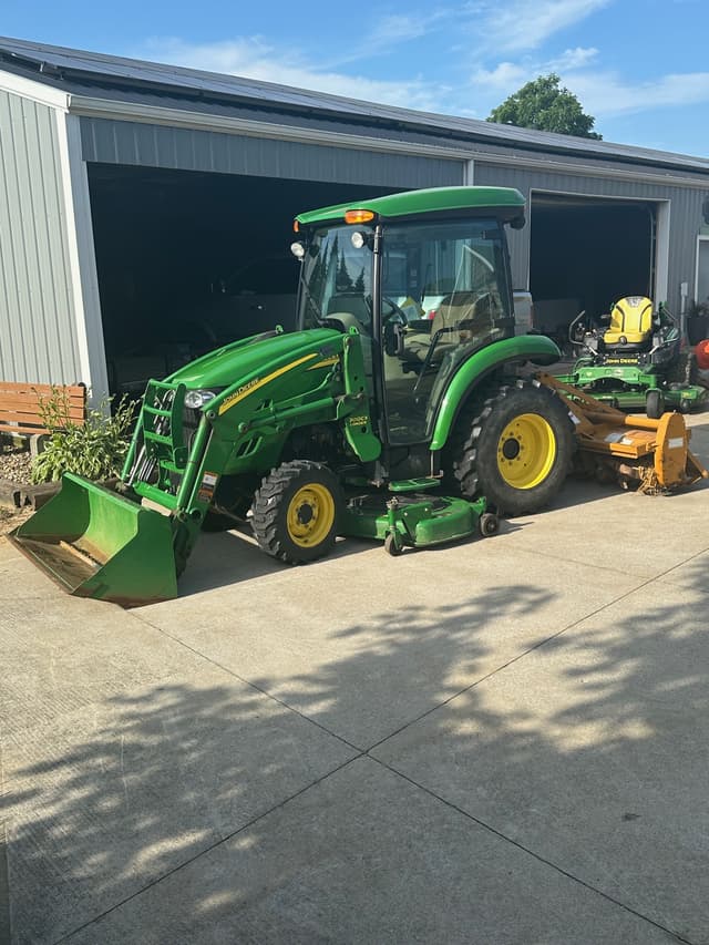 Image of John Deere 3320 equipment image 3
