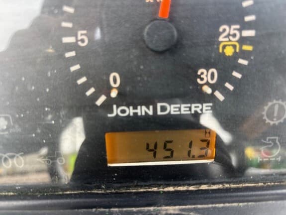 Image of John Deere 3320 equipment image 4