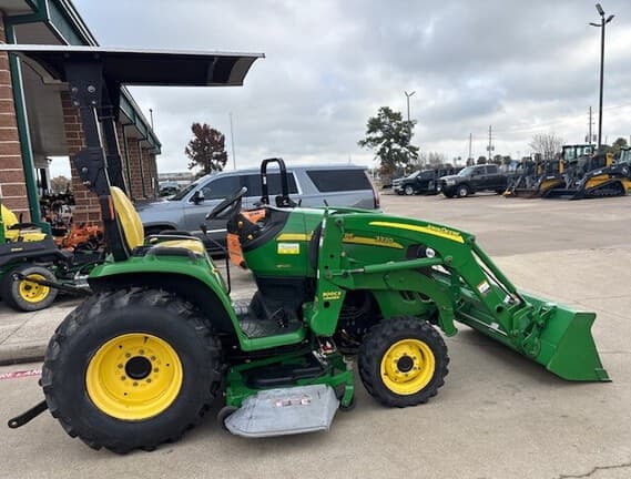 Image of John Deere 3320 equipment image 1