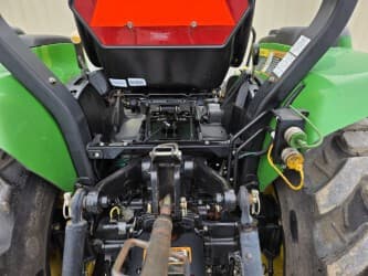Image of John Deere 3320 equipment image 3