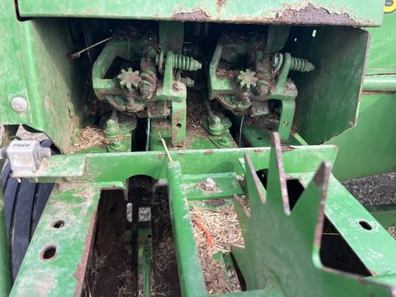 Image of John Deere 338 equipment image 3