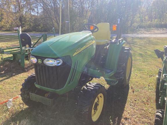 Image of John Deere 3520 equipment image 2