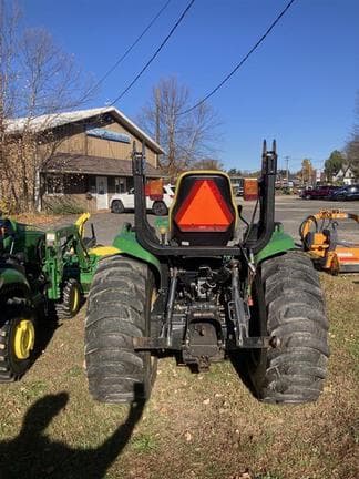 Image of John Deere 3520 equipment image 4