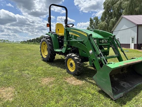 Image of John Deere 3520 equipment image 1