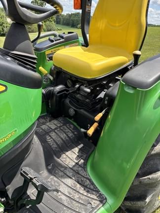 Image of John Deere 3520 equipment image 4