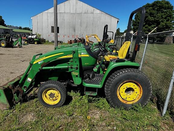 Image of John Deere 3520 equipment image 1