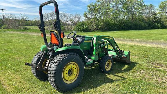 Image of John Deere 3520 equipment image 3