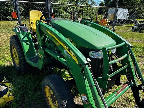 Image of John Deere 3520 equipment image 2