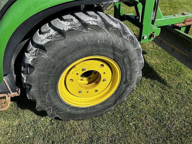 Image of John Deere 3520 equipment image 3