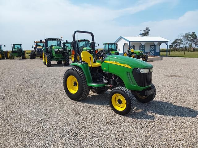 Image of John Deere 3520 equipment image 2