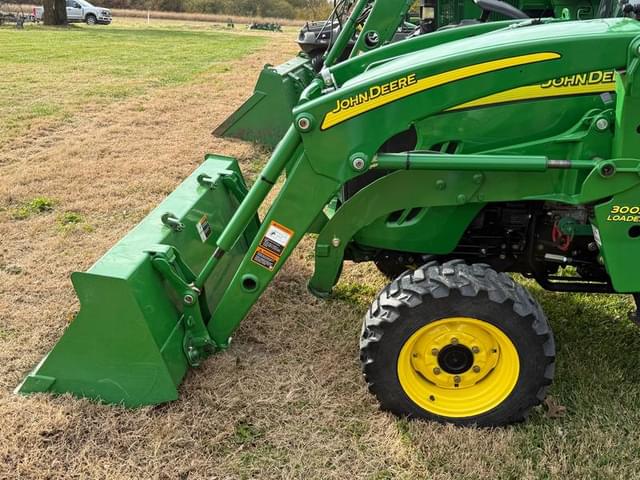 Image of John Deere 3520 equipment image 4
