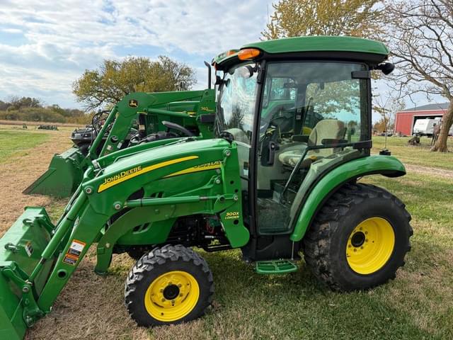 Image of John Deere 3520 equipment image 3