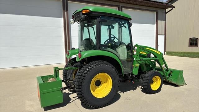 Image of John Deere 3520 equipment image 4