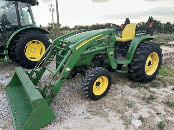 Image of John Deere 4120 equipment image 1