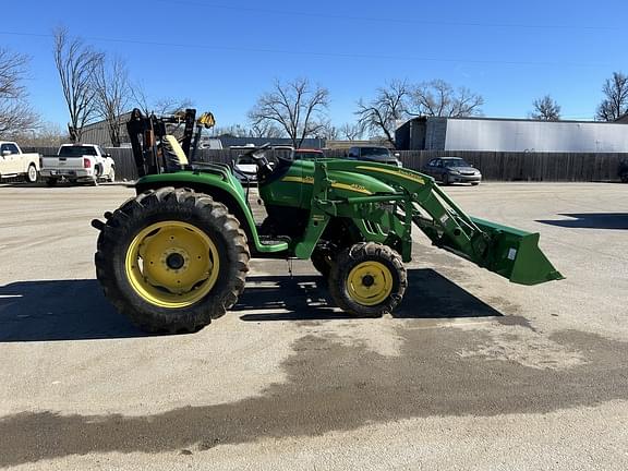 Image of John Deere 4520 equipment image 4