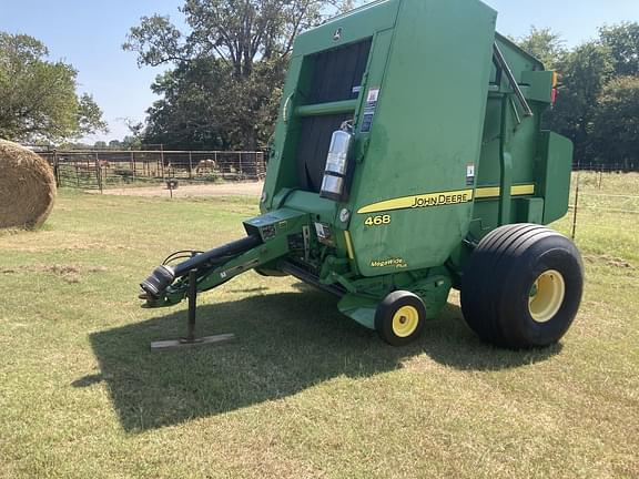 Image of John Deere 468 MegaWide Plus equipment image 4