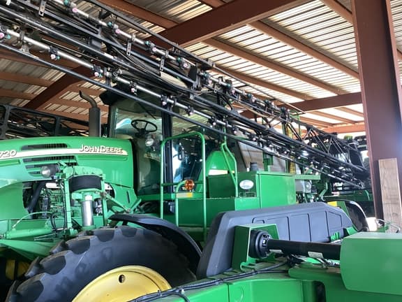 Image of John Deere 4720 equipment image 1