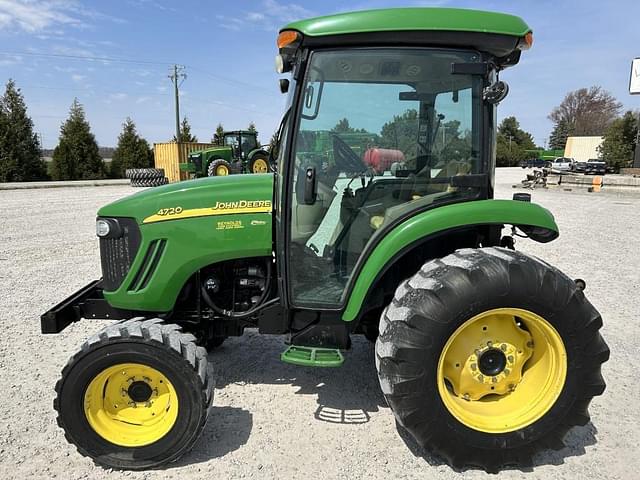 Image of John Deere 4720 equipment image 2
