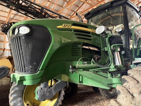 Image of John Deere 4720 equipment image 1