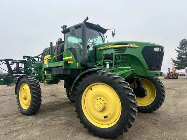 Image of John Deere 4720 equipment image 1