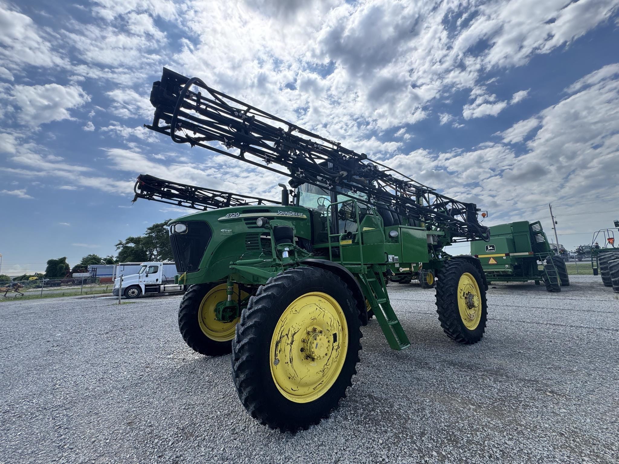 2007 John Deere 4720 Equipment Image0