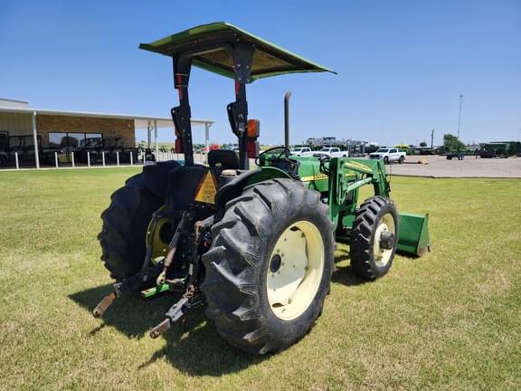 Image of John Deere 5205 equipment image 4