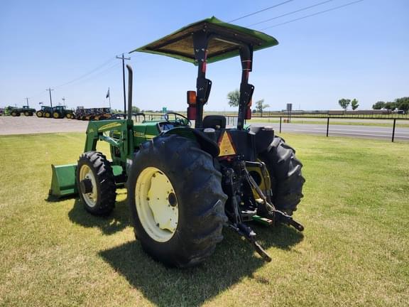 Image of John Deere 5205 equipment image 2