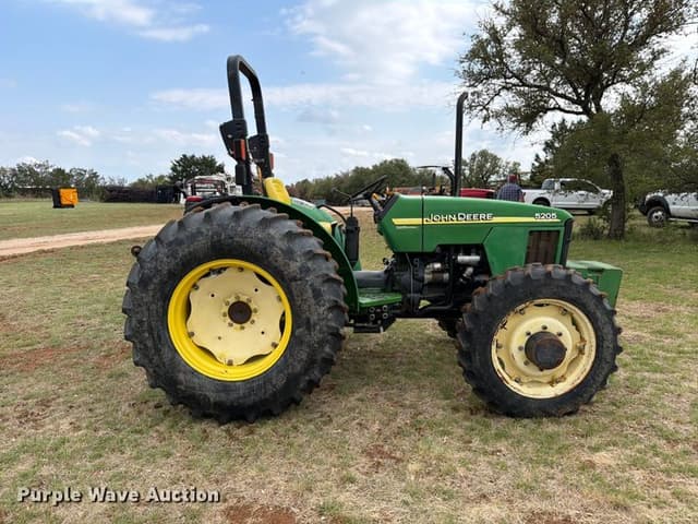 Image of John Deere 5205 equipment image 3