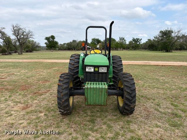 Image of John Deere 5205 equipment image 1