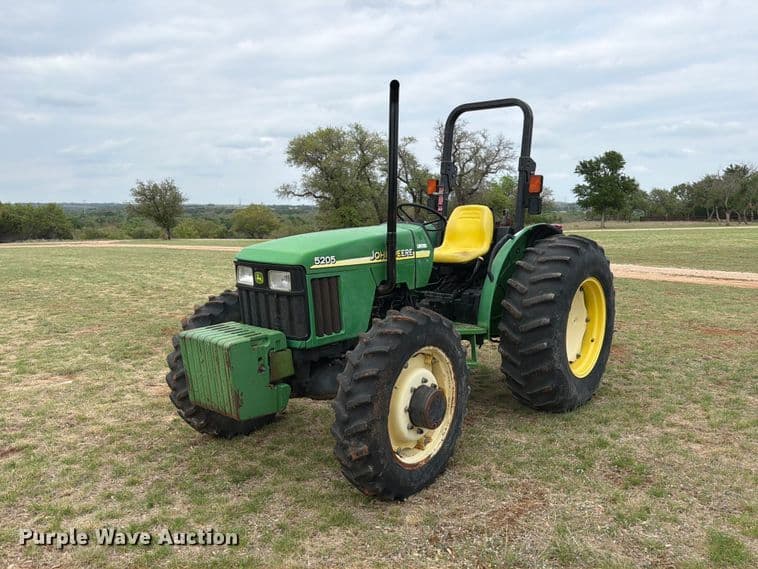 Image of John Deere 5205 Primary image