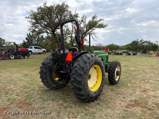 Image of John Deere 5205 equipment image 4