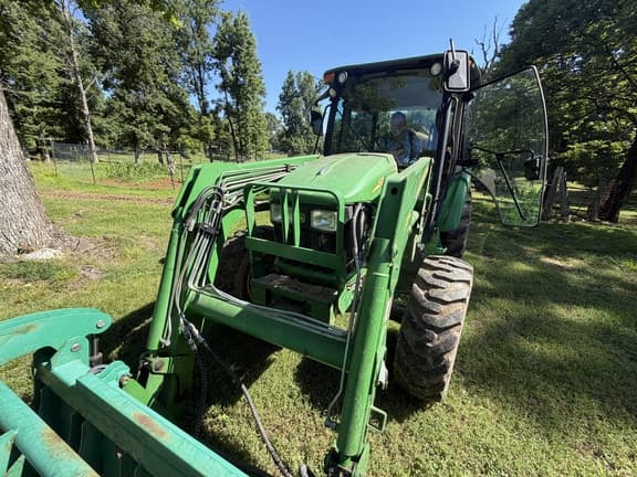 Image of John Deere 5225 equipment image 1