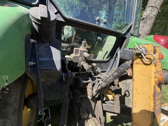 Image of John Deere 5225 equipment image 3