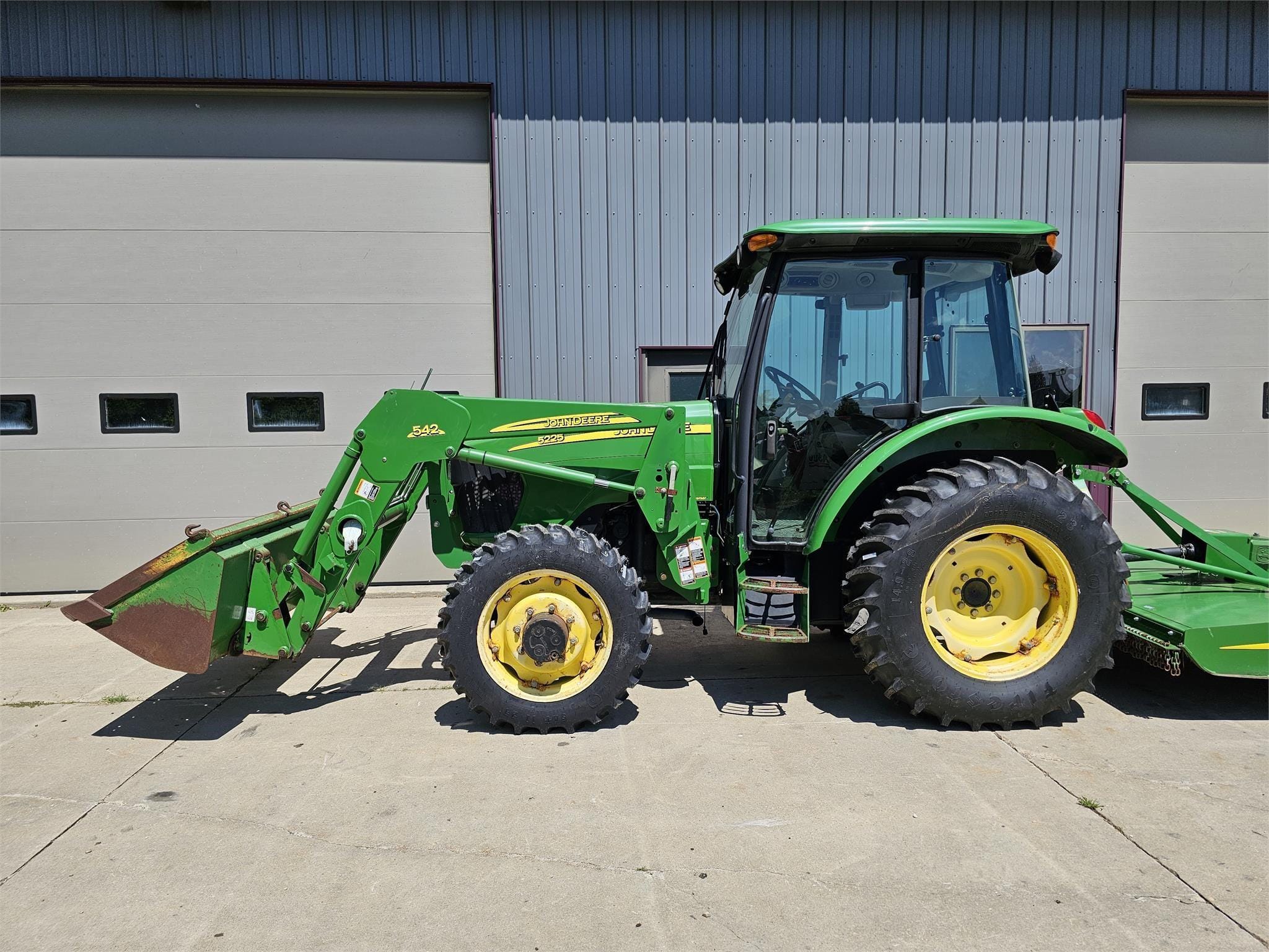 2007 John Deere 5225 Equipment Image0