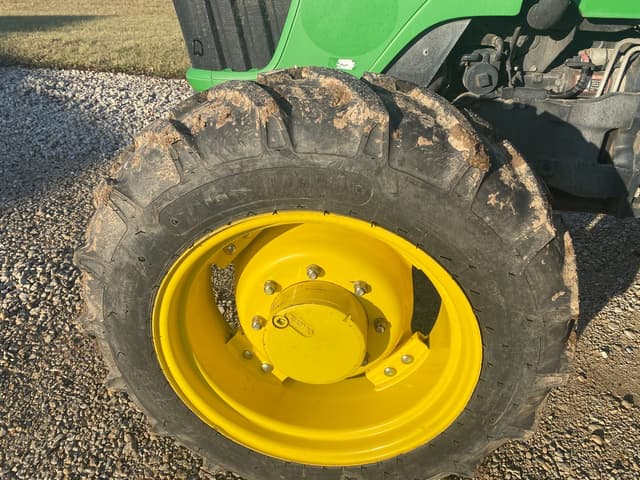 Image of John Deere 5225 equipment image 3