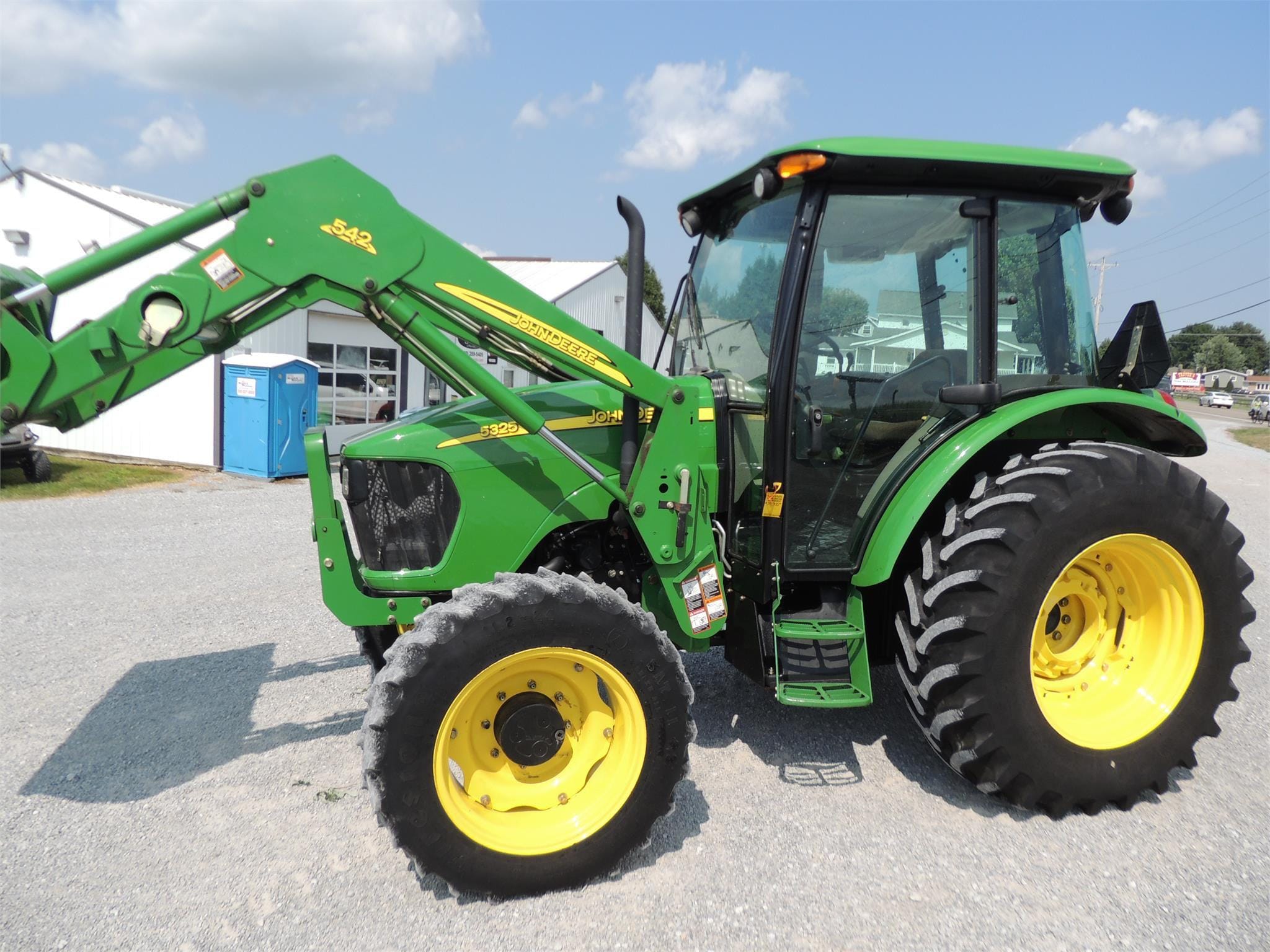2007 John Deere 5325 Equipment Image0