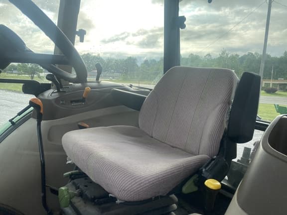 Image of John Deere 5325 equipment image 4