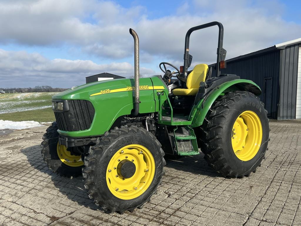John Deere 5425 Equipment Image0