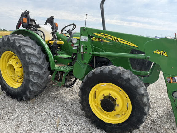 Image of John Deere 5525 Image 1