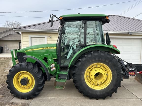 Image of John Deere 5625 equipment image 1