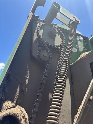 Image of John Deere 568 equipment image 3