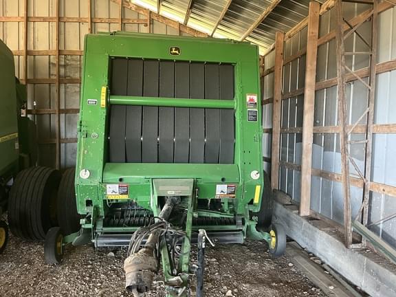 Image of John Deere 568 equipment image 1