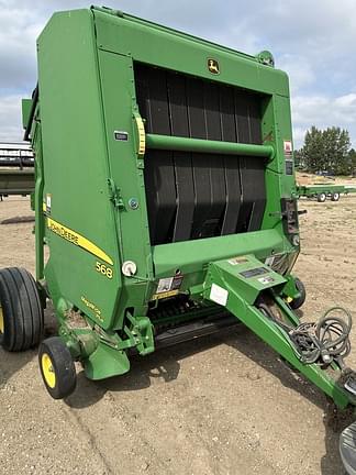 Image of John Deere 568 equipment image 4