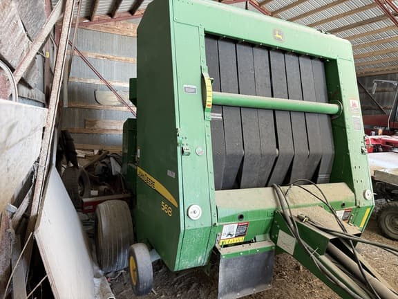 Image of John Deere 568 equipment image 4