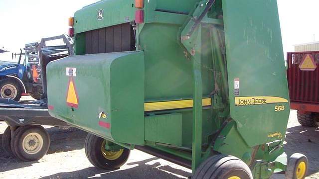 Image of John Deere 568 equipment image 4