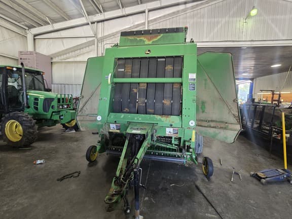 Image of John Deere 568 equipment image 1