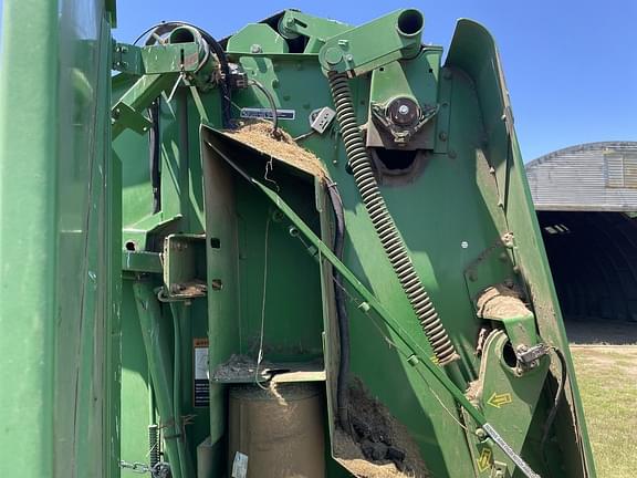 Image of John Deere 568 equipment image 3