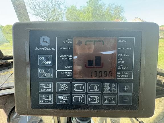 Image of John Deere 568 equipment image 3